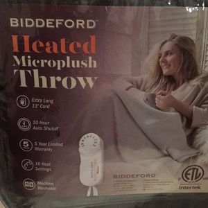 Heated throw blanket